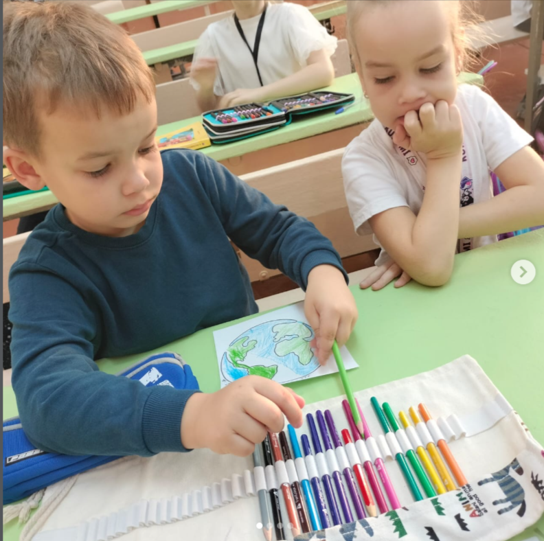 Классный час в 1 «Б» классе « Единая земля, единый народ, единое будущее»🌎✨